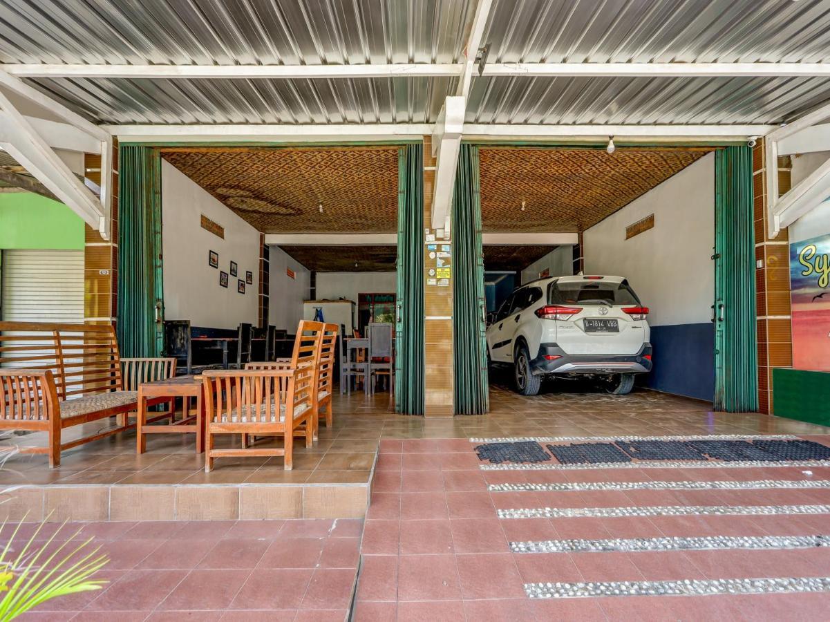 Oyo 90051 Guest House Parangtritis Exterior photo