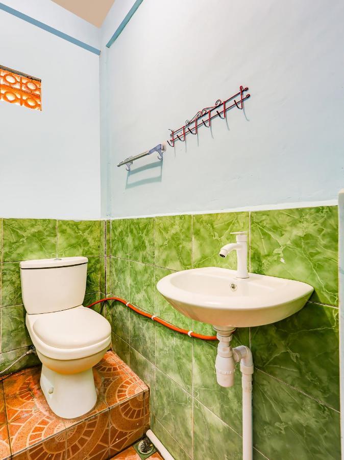 Oyo 90051 Guest House Parangtritis Exterior photo