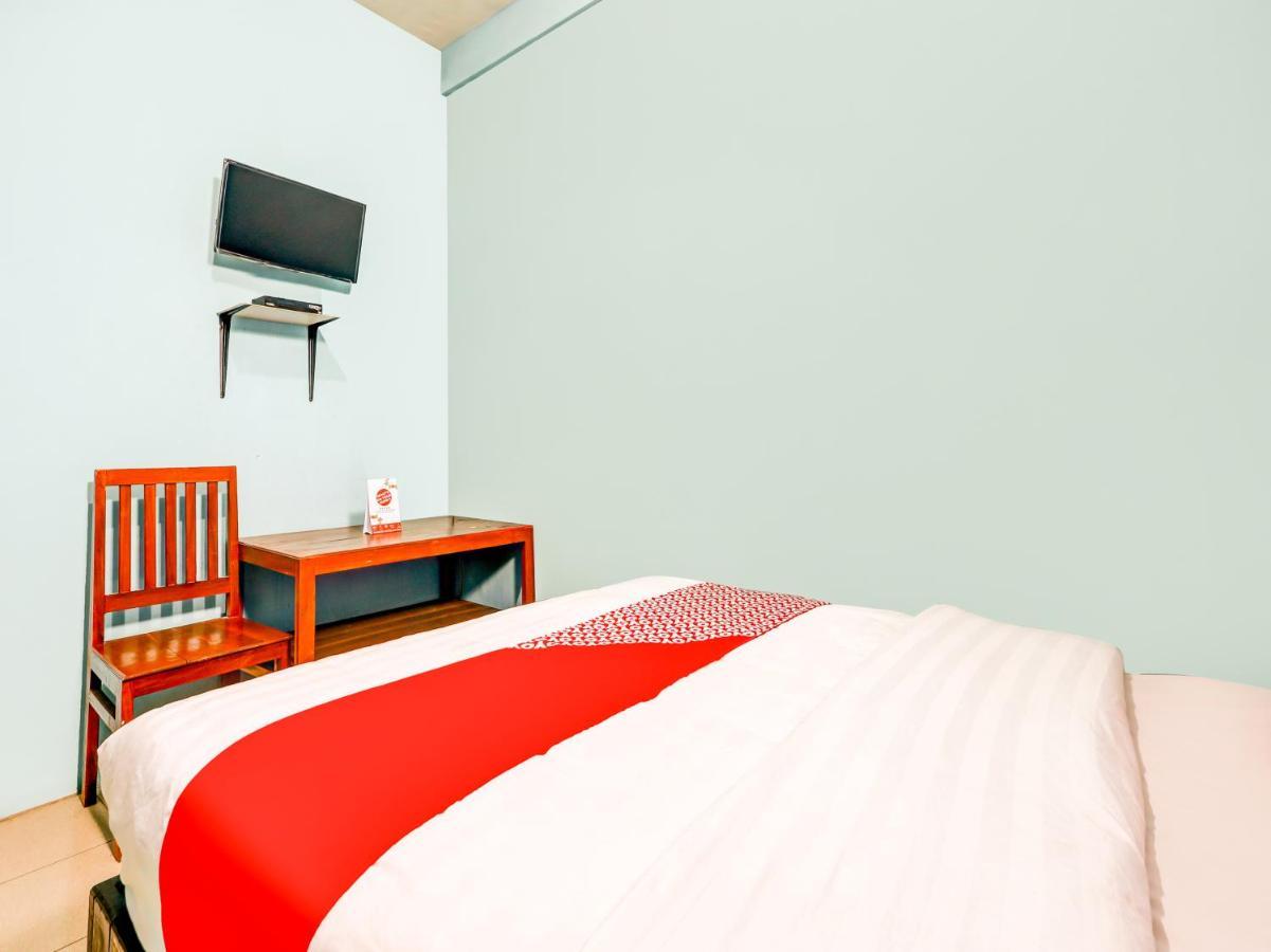 Oyo 90051 Guest House Parangtritis Exterior photo