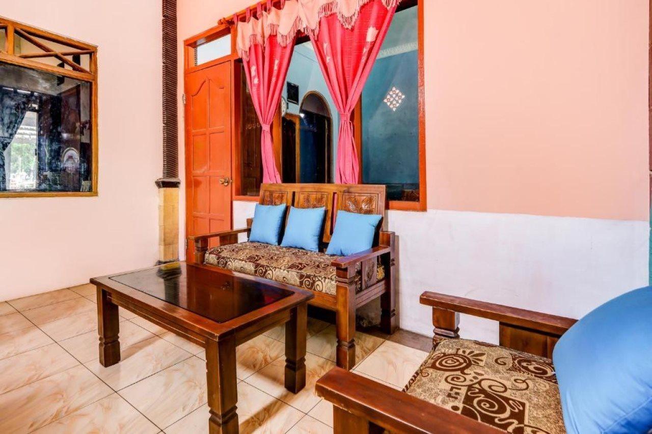 Oyo 90051 Guest House Parangtritis Exterior photo