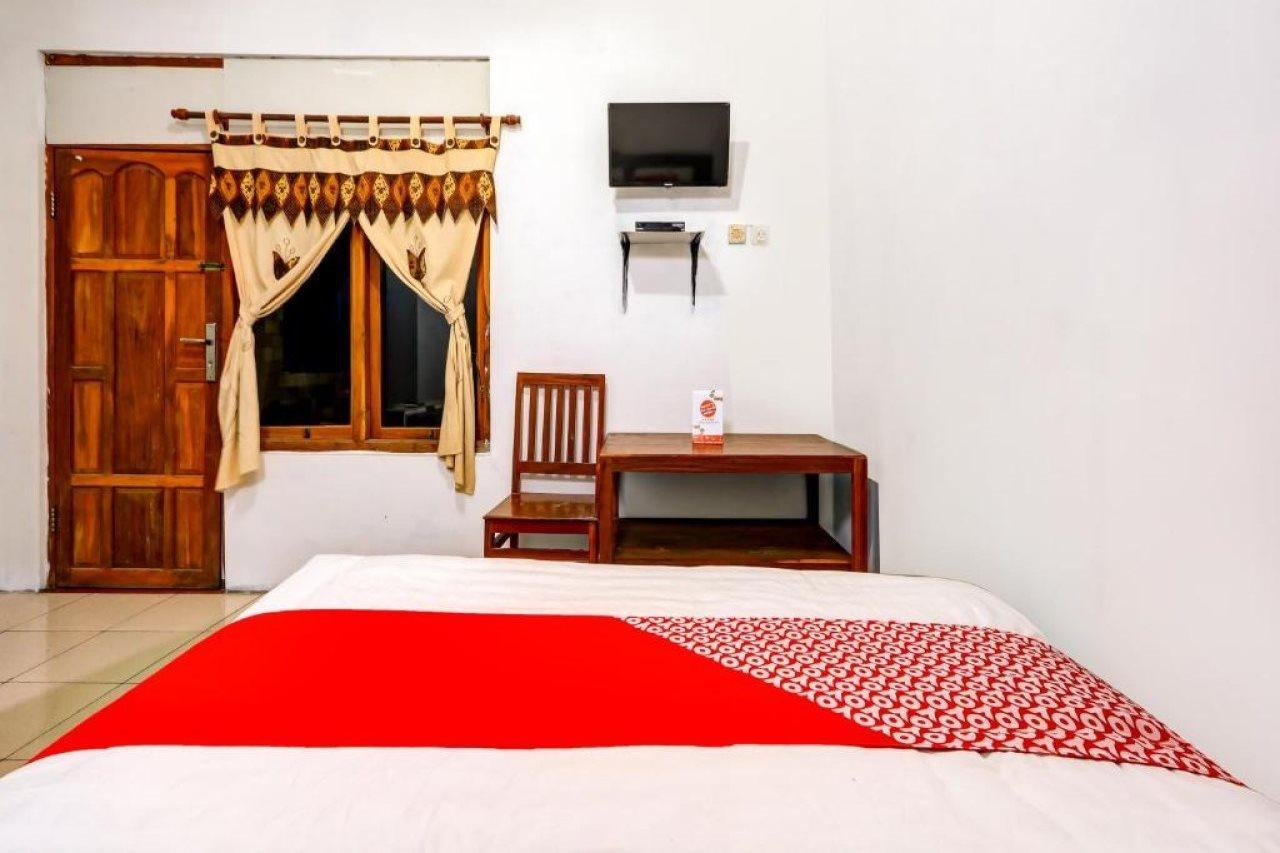 Oyo 90051 Guest House Parangtritis Exterior photo